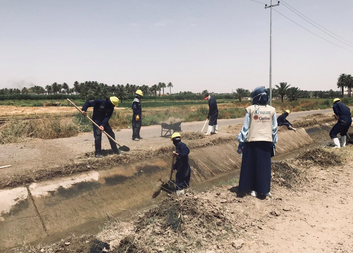 Vyčištění zavlažovacích kanálů v Ramádí pro podporu zemědělství
