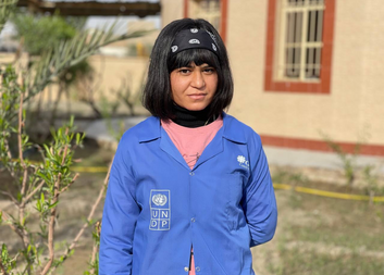 ذكرى - شابة من الأنبار تحلم بأن تصبح مصورة