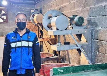 افتتح كمال محله الخاص للحلويات في ناحية الكبيسة