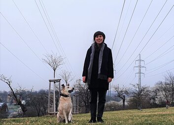 تقول اديلا برشزكوفا، إن العمل التطوعي يفتح أبوابًا جديدة لنا