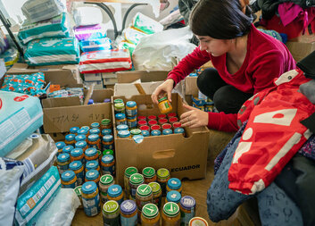 عام على المساعدات لأوكرانيا: كيف تدعم كاريتاس جمهورية التشيك المتضررين من العدوان الروسي؟