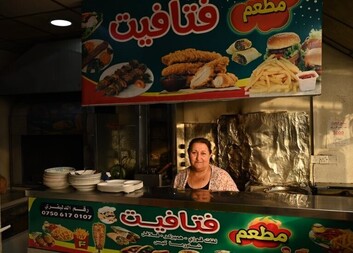 اضطرت ميسون إلى الفرار من منزلها بسبب تنظيم الدولة الإسلامية. اليوم، هي تدير مطعما ناجحا في العراق