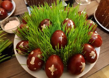 كيف يتم الاحتفال بعيد الفصح حول العالم: من العراق عبر أوكرانيا إلى زامبيا