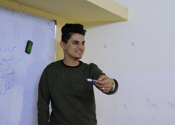 تمكّن نوفل من الحصول على وظيفة جيدة على الرغم من إعاقته بفضل منظمة كاريتاس جمهورية التشيك