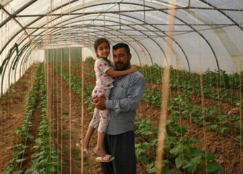 يستطيع كامَران من العراق الآن أن يواصل تقليد عائلته في الزراعة