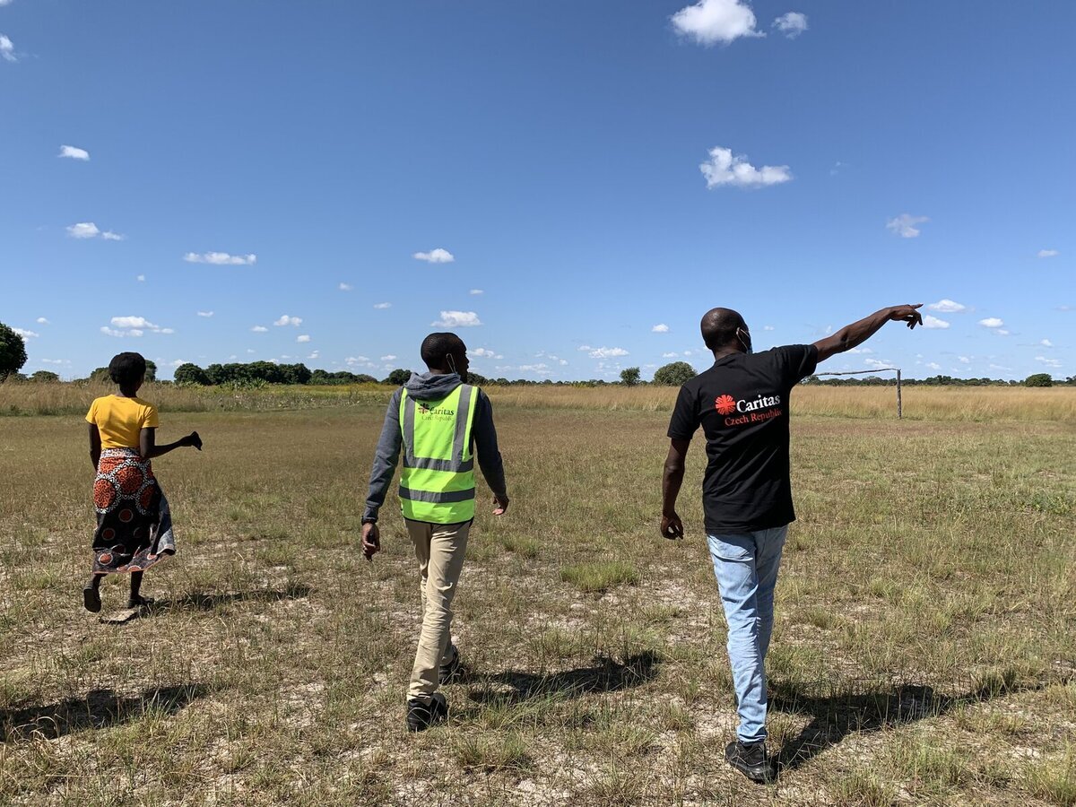 العاملون في المجال الإنساني العاملون في المجال الإنساني