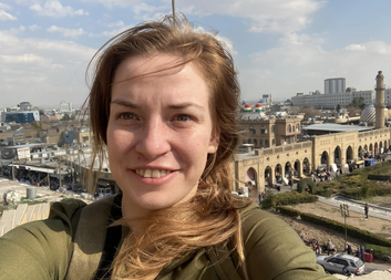 خلف الكواليس: عملت آنا تشانوفا لسنوات في الشرق الأوسط. اليوم، تقدم المساعدة من براغ