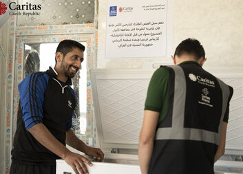 ساري أسس محل جزارة مزدهر ويستطيع دعم عائلته براحة بفضل دعم كاريتاس جمهورية التشيك