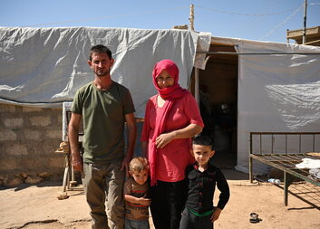 الشيء الوحيد الذي نحتاجه حقًا هو العمل، كما يقول قاسم من العراق 