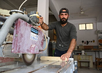 أصبح منزلنا مدينة أشباح بين عشية وضحاها، كما يقول أنس من العراق الذي فر من داعش مع عائلته